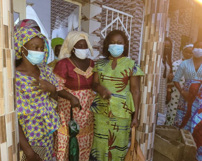 E808A340-FCFA-4691-B0CF-E5CA48749D2D