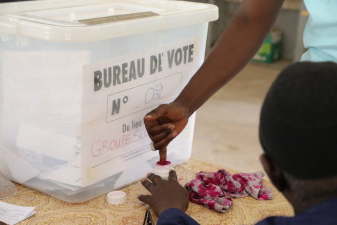 election_presidentielle_au_senegal_electeur_au_centre_de_vote_des_hlm_5_a_dakar._24_fevrier_2019._photo_unowas_scpio-1024x683
