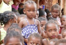 L’Excision des filles au sénégal : Un fléau persistant malgré les efforts du gouvernement et des organisations internationales